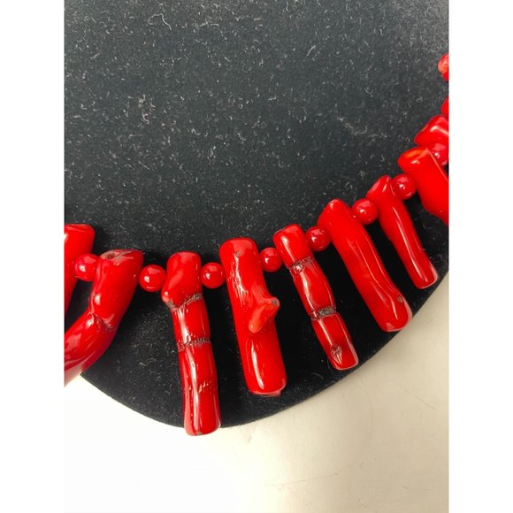 VINTAGE GENUINE RED CORAL BIB TOGGLE NECKLACE - Picture 3 of 8